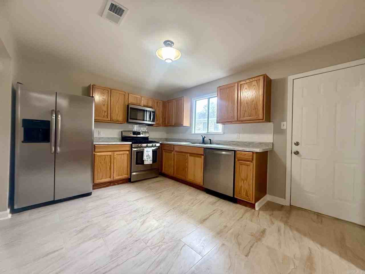 150 Sun St - Photo 5 of 9