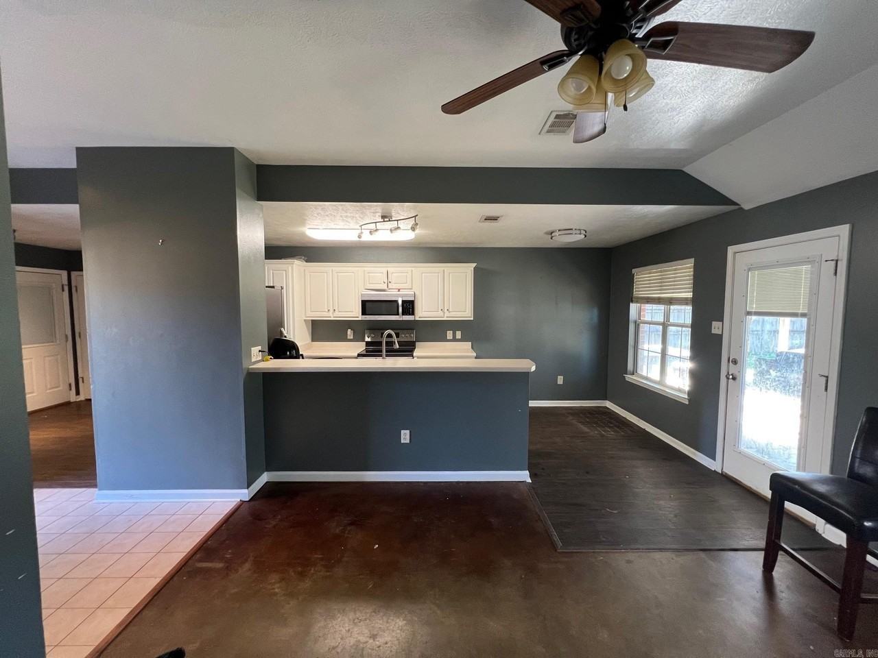 1235 Trenton Dr - Photo 6 of 13