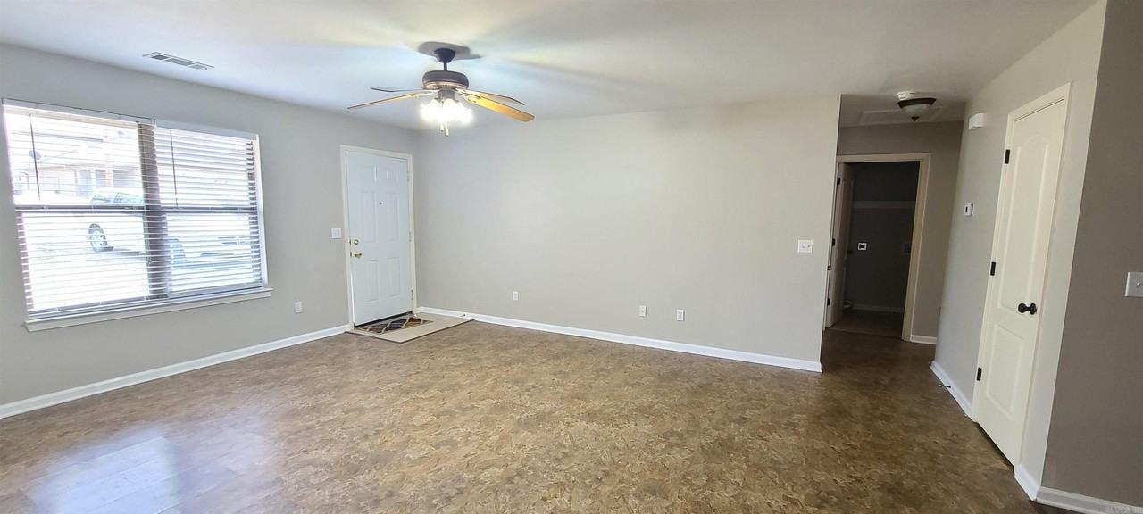 2114 Perry St - Photo 2 of 15