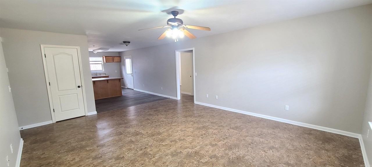 2114 Perry St - Photo 3 of 15