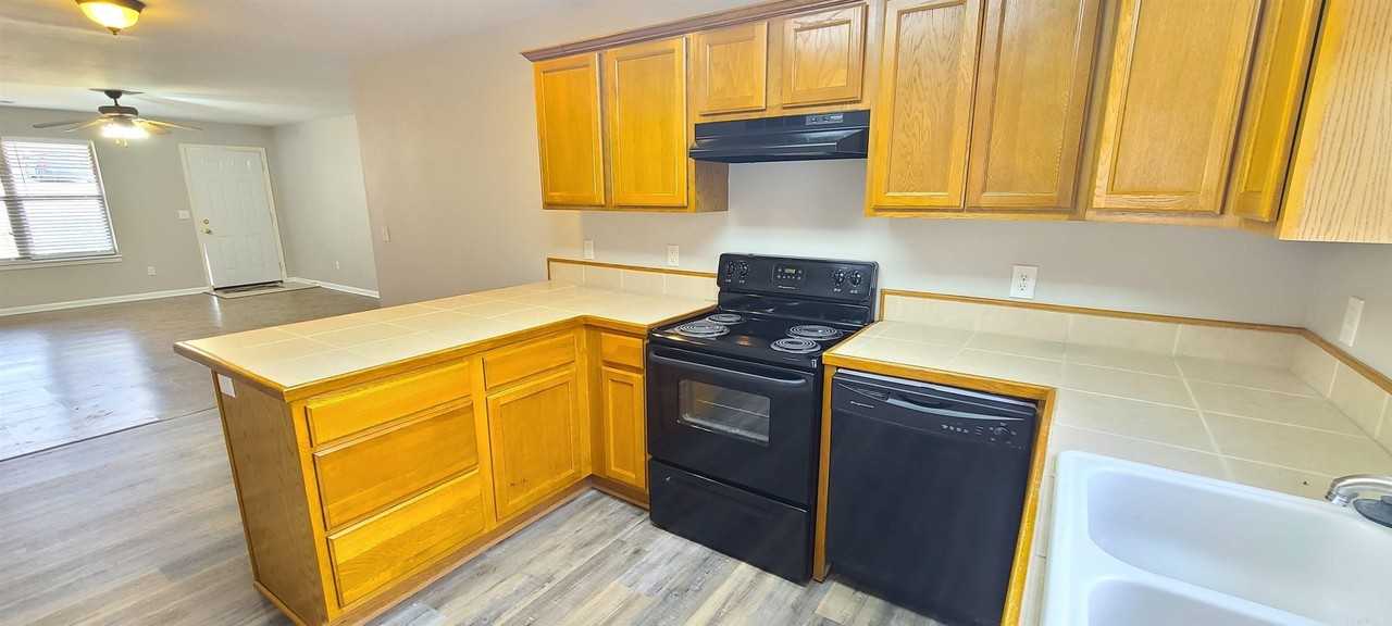 2114 Perry St - Photo 6 of 15