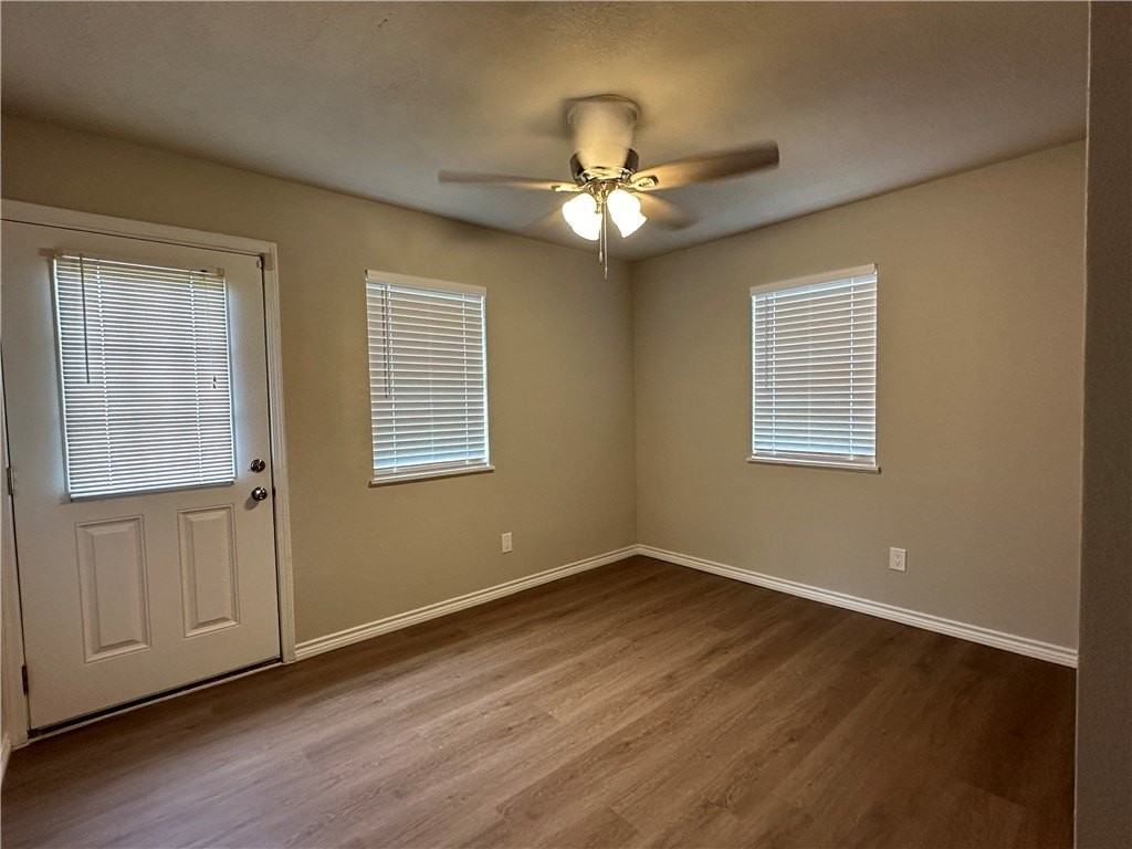 1029 Southcliff Dr - Photo 7 of 14