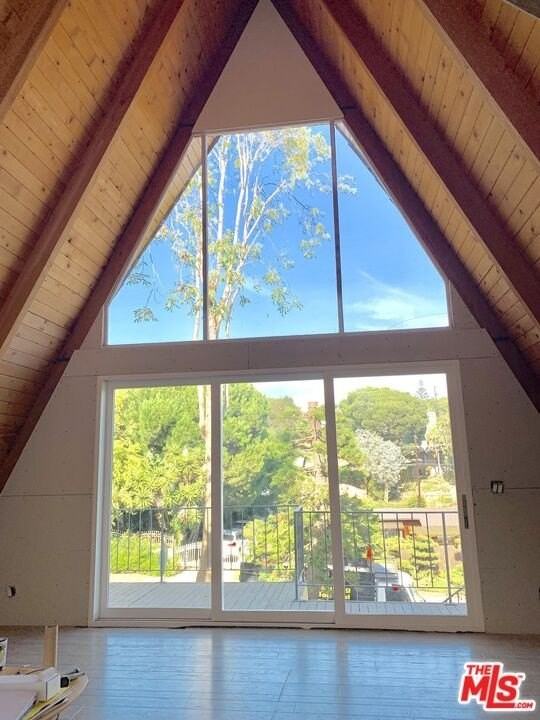 3237 Kelton Avenue - Photo 5 of 27