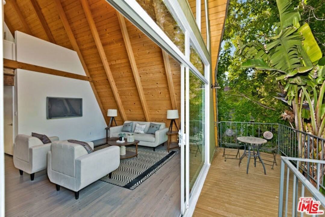 3237 Kelton Avenue - Photo 7 of 27