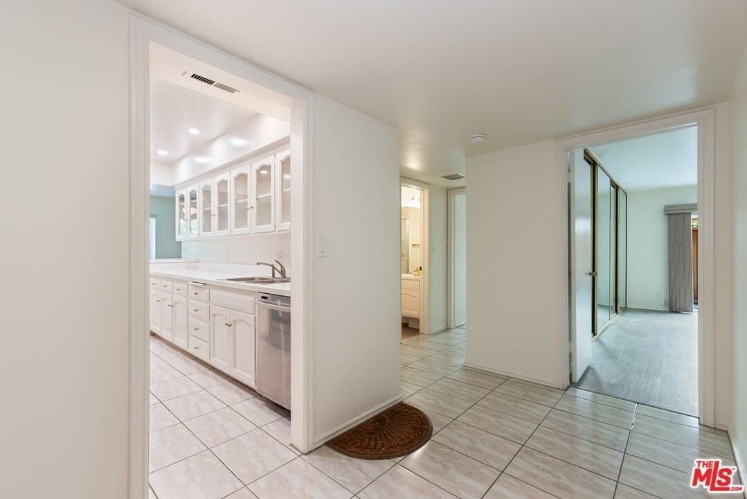 6732 Hillpark Dr Apt 307 #307 - Photo 3 of 27