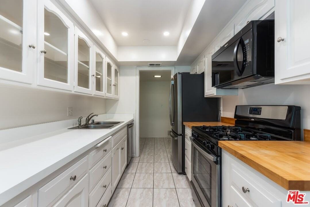 6732 Hillpark Dr Apt 307 #307 - Photo 4 of 27