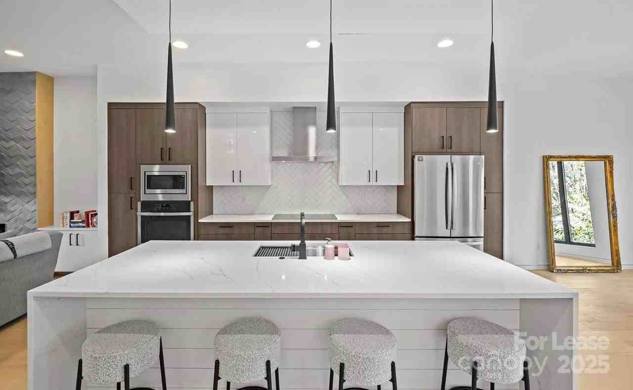 2712 N Davidson St - Photo 3 of 24