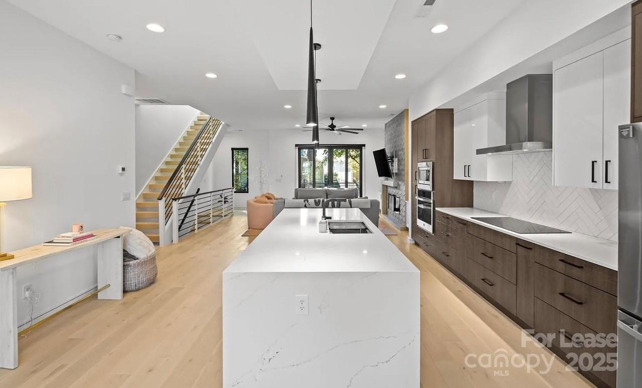 2712 N Davidson St - Photo 4 of 24