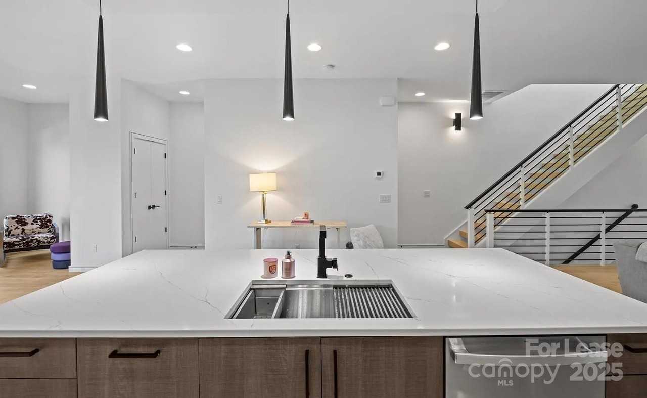 2712 N Davidson St - Photo 5 of 24