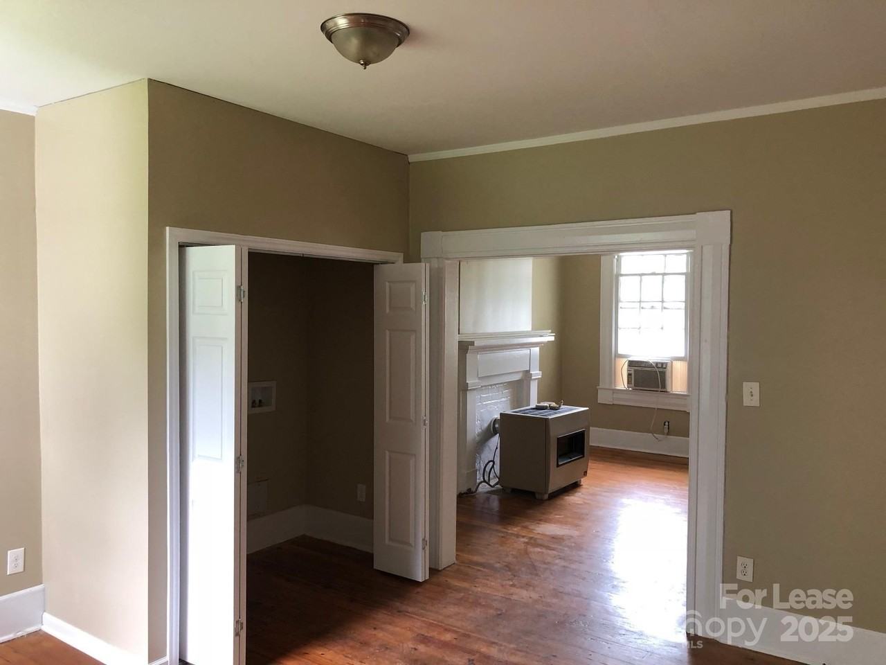 660 East Sharpe Street - Photo 3 of 5