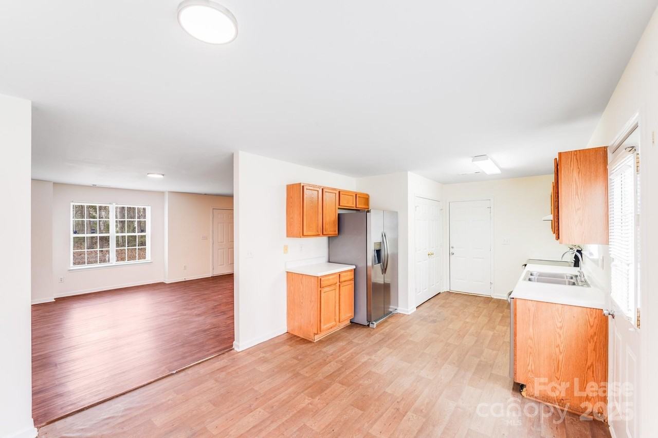 814 Mt Holly Huntersville Rd - Photo 3 of 24