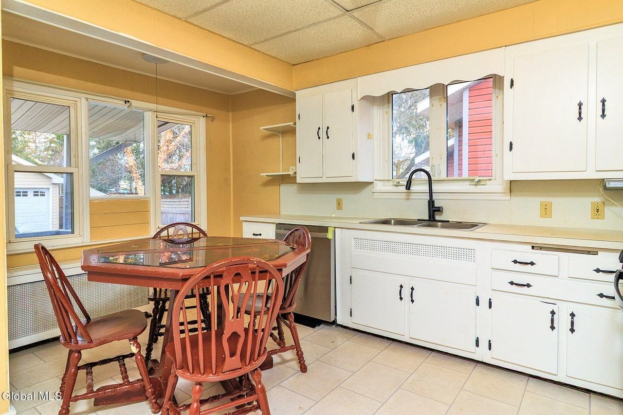 1369 Santa Fe St - Photo 6 of 22