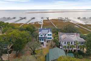 featured image of 200 Queen Street