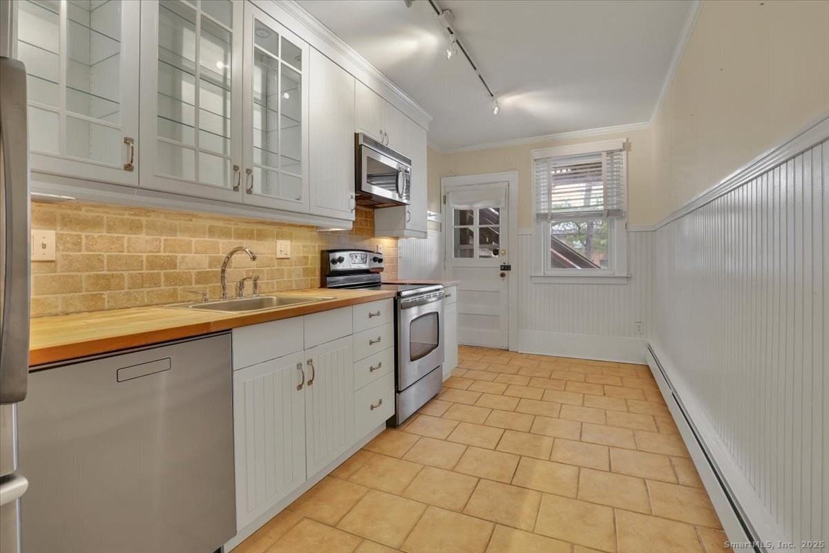 40 Robin Rd #203 - Photo 7 of 22