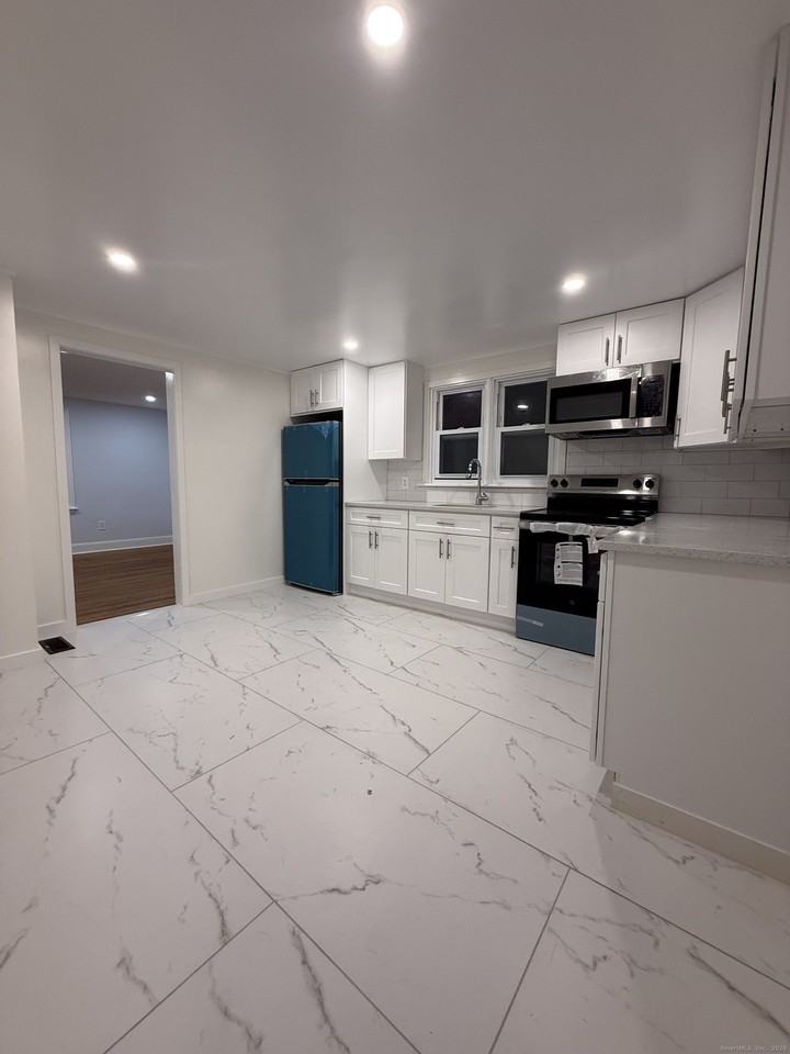 121 Milford Avenue - Photo 2 of 9