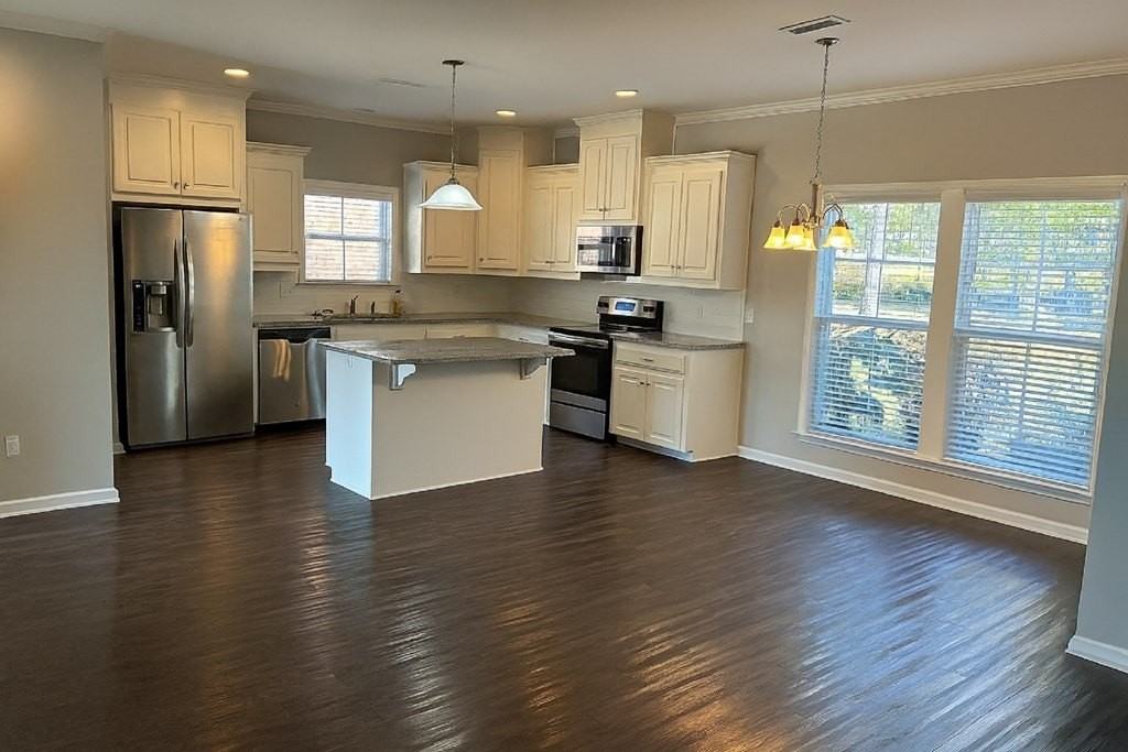 305 Courtland Dr - Photo 3 of 17