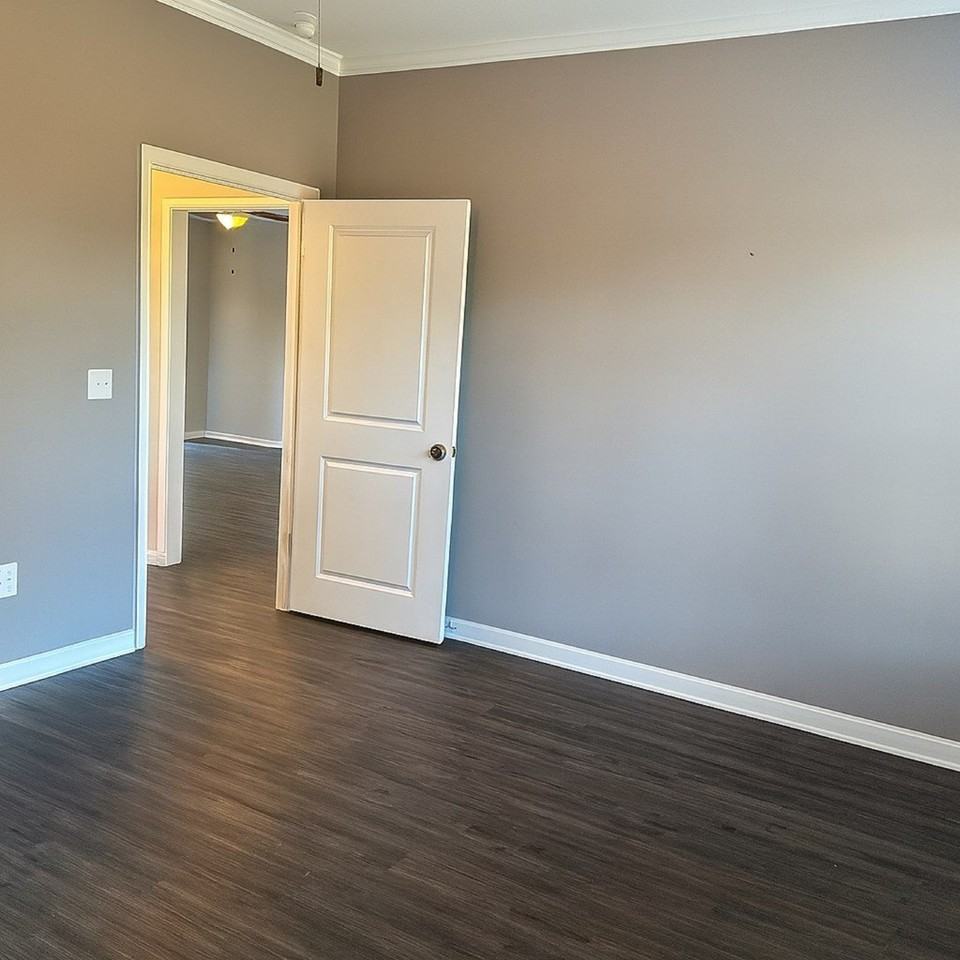 305 Courtland Dr - Photo 5 of 17