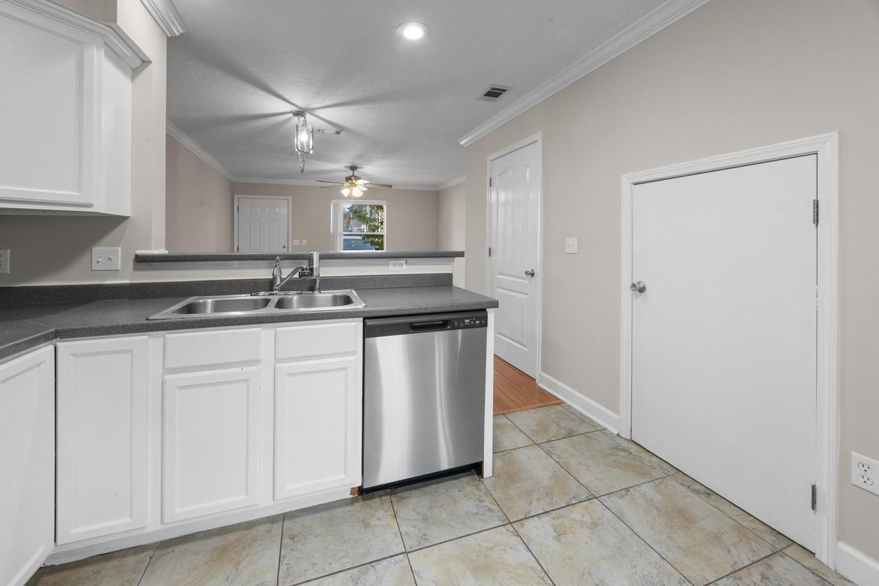 1806 Shay Lin Ct Unit 1806 #1806 - Photo 6 of 28