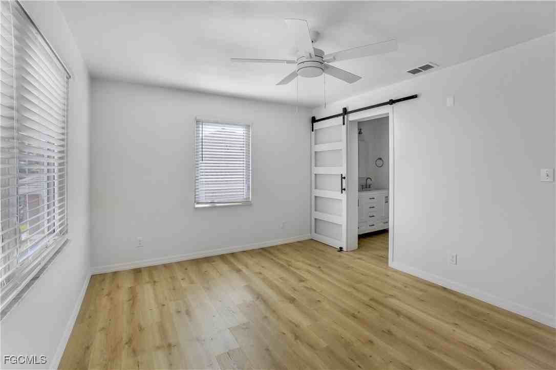 10697 Holly Rd - Photo 4 of 50