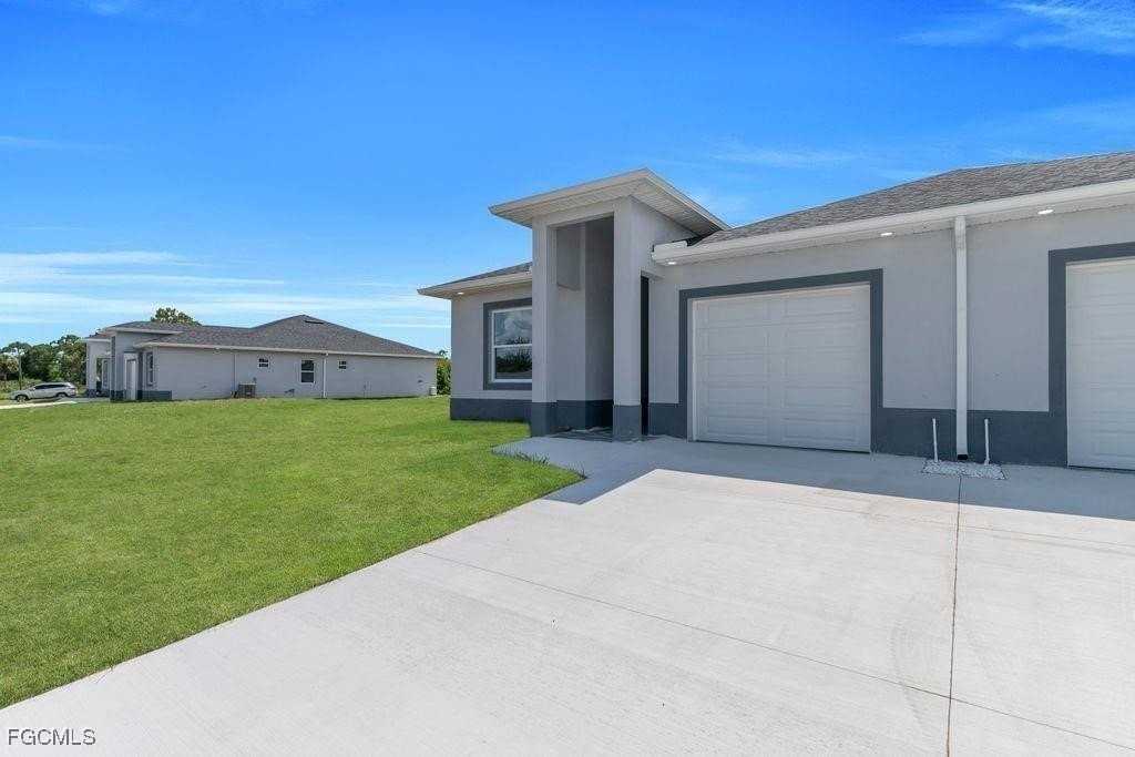 732 Jack Avenue South - Photo 2 of 15