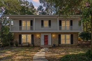 featured image of 745 Westmoreland Drive East