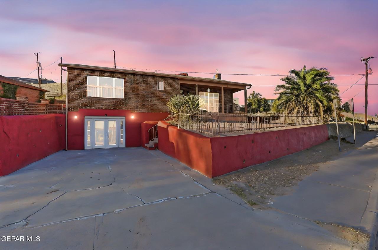 2515 Arizona Ave - Photo 2 of 29