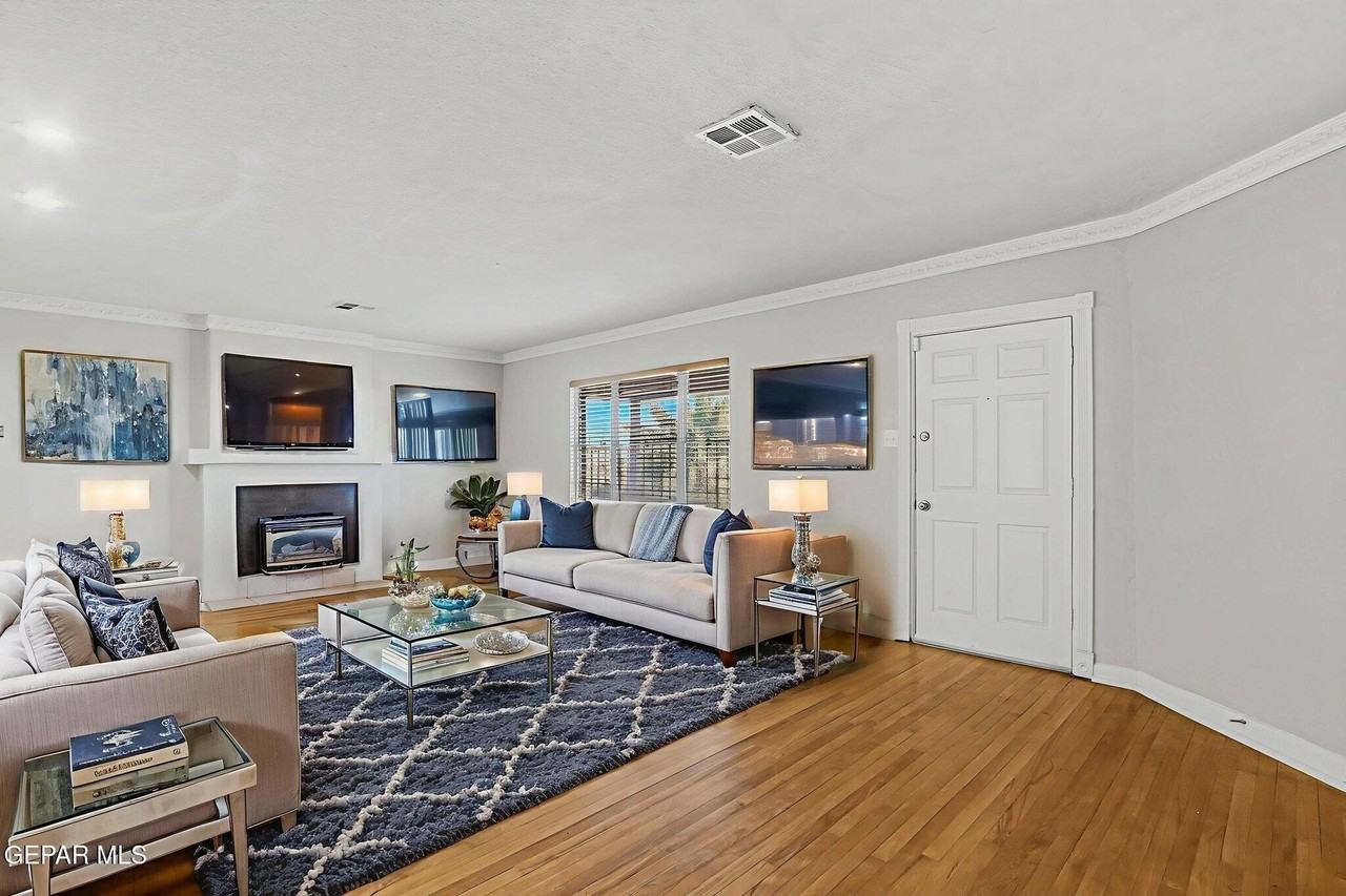 2515 Arizona Ave - Photo 5 of 29