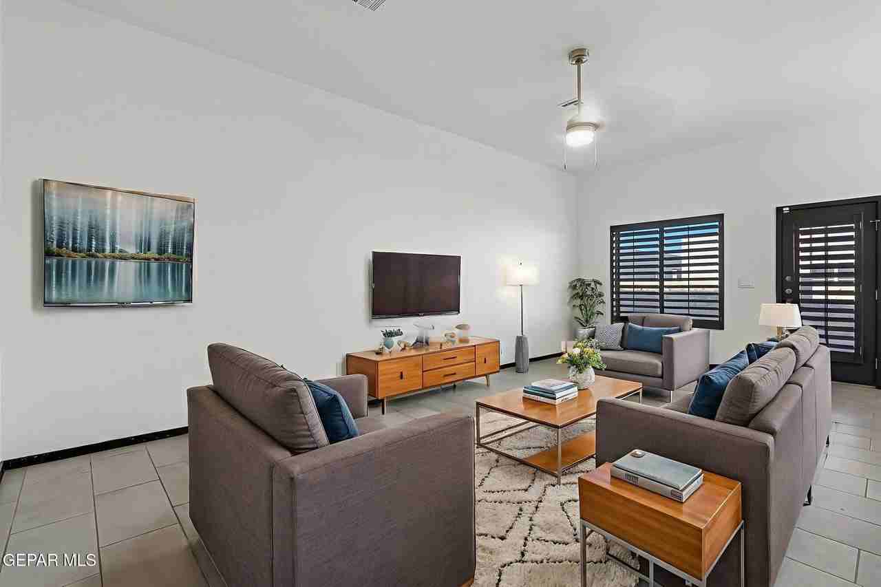 13817 Summer View Avenue - Photo 5 of 25