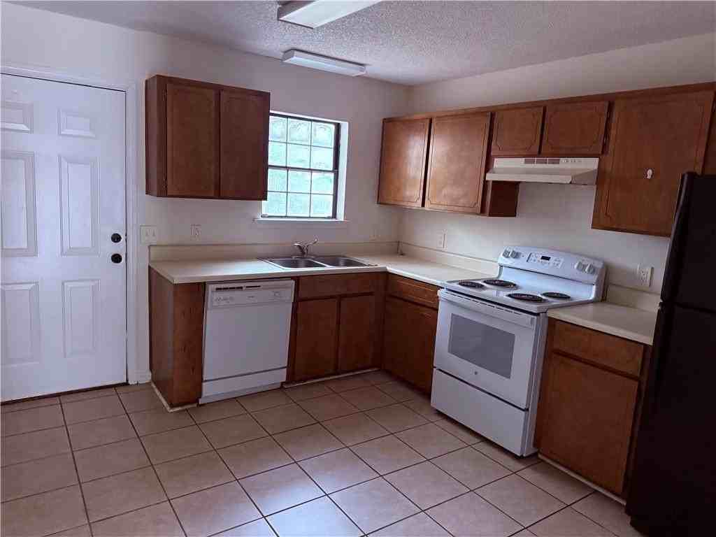 890 E Cherry St #103 - Photo 3 of 12