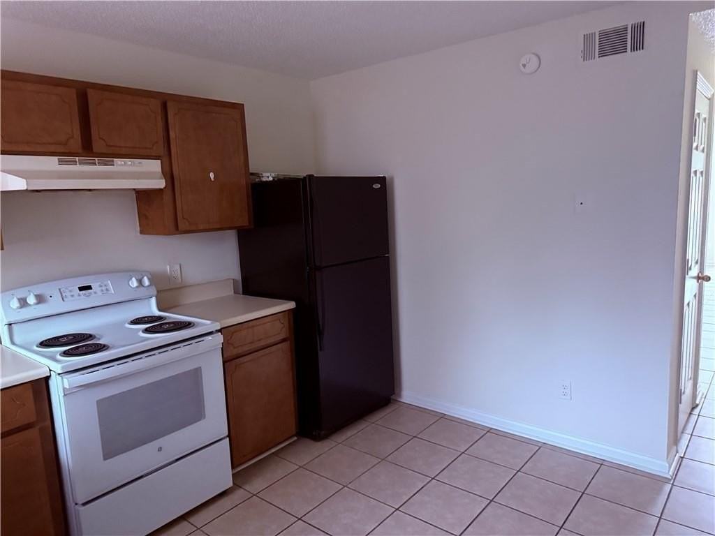 890 E Cherry St #103 - Photo 4 of 12