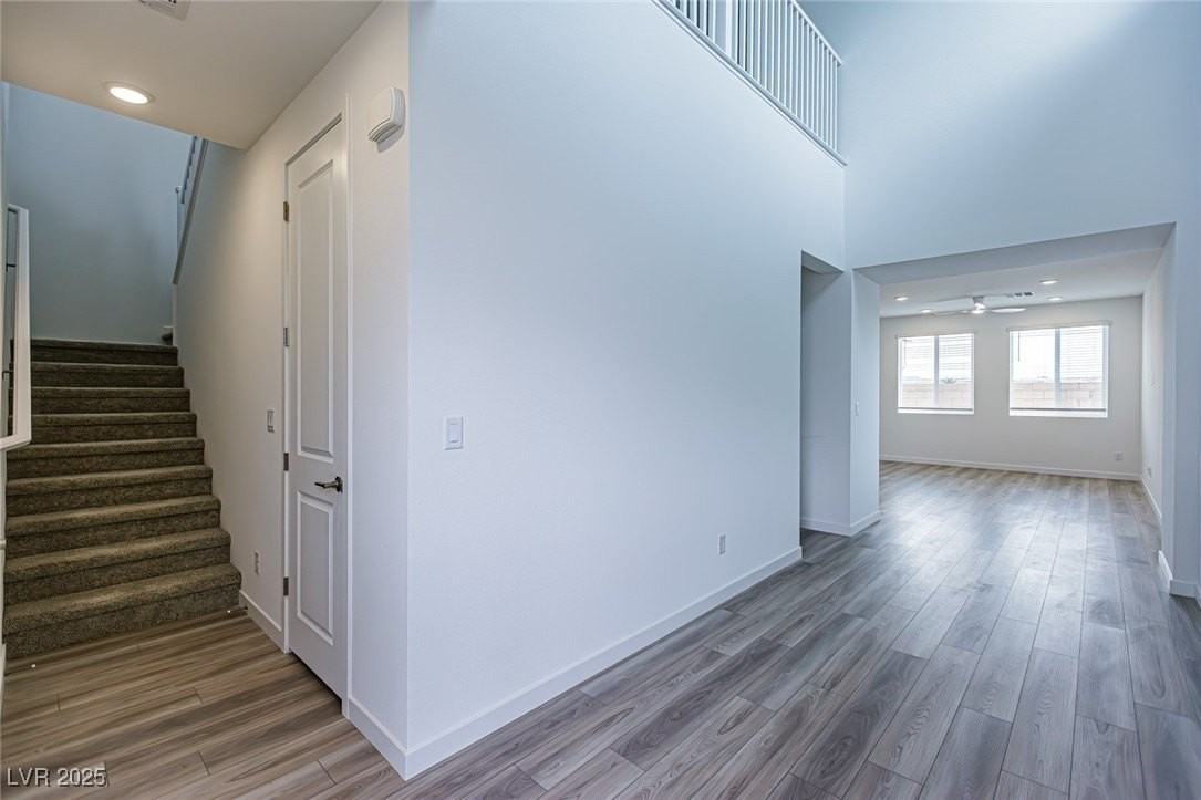 8526 W Agate Ave - Photo 4 of 36