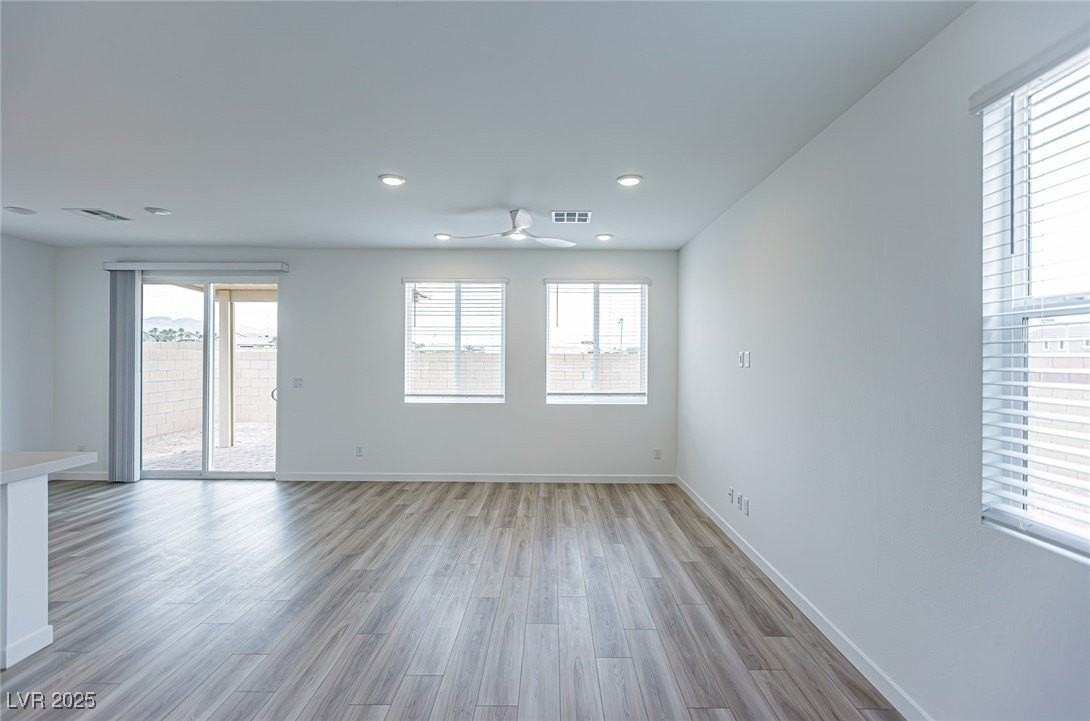 8526 W Agate Ave - Photo 6 of 36