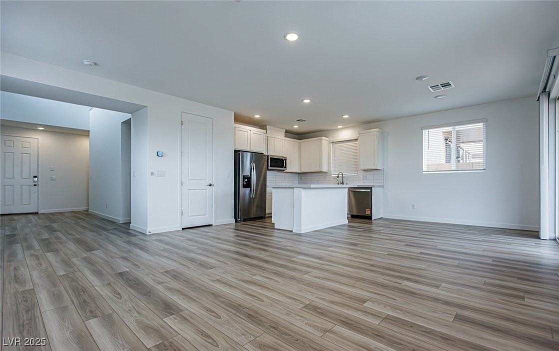 8526 W Agate Ave - Photo 7 of 36