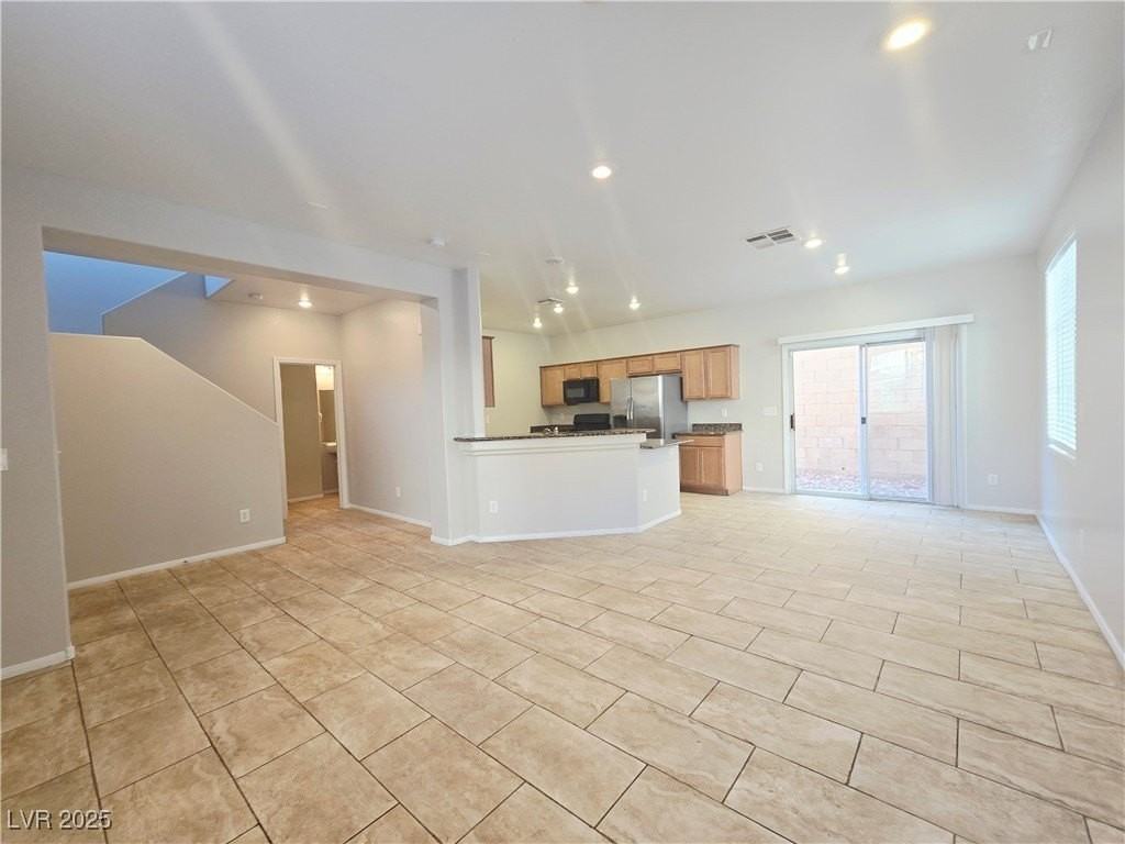 8352 Mokena Ave - Photo 4 of 24