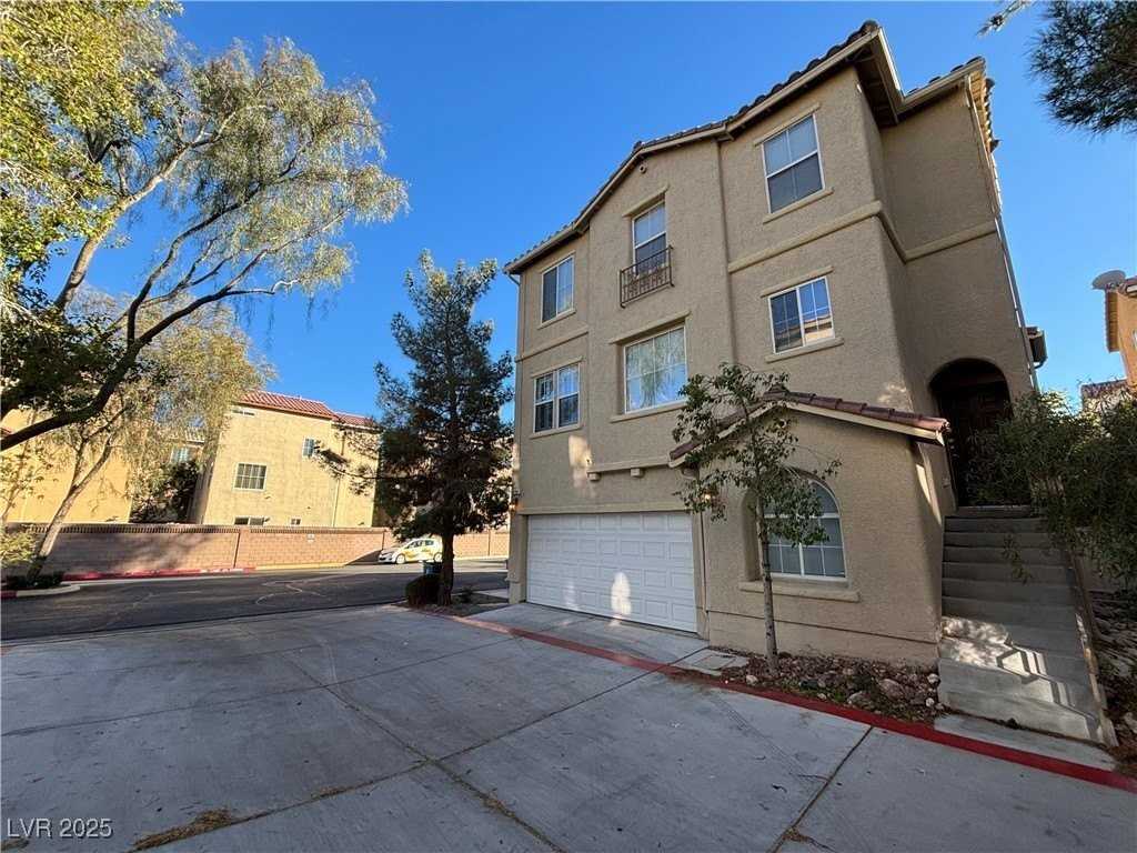 6481 Abbotsford House Court - Photo 2 of 33