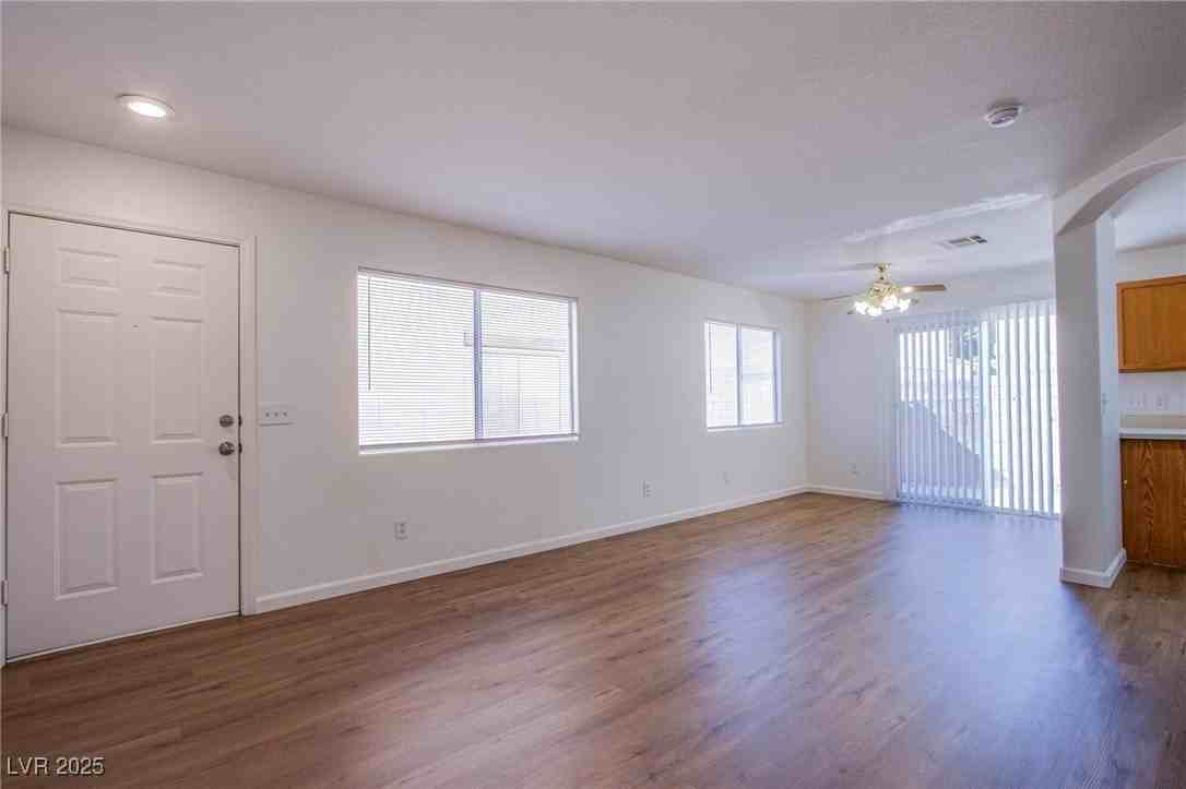 3385 Cheyenne Gardens Way - Photo 6 of 35