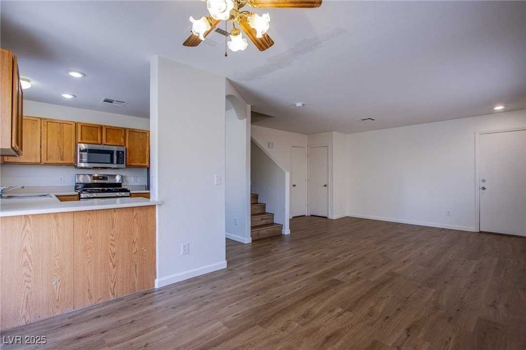 3385 Cheyenne Gardens Way - Photo 7 of 35