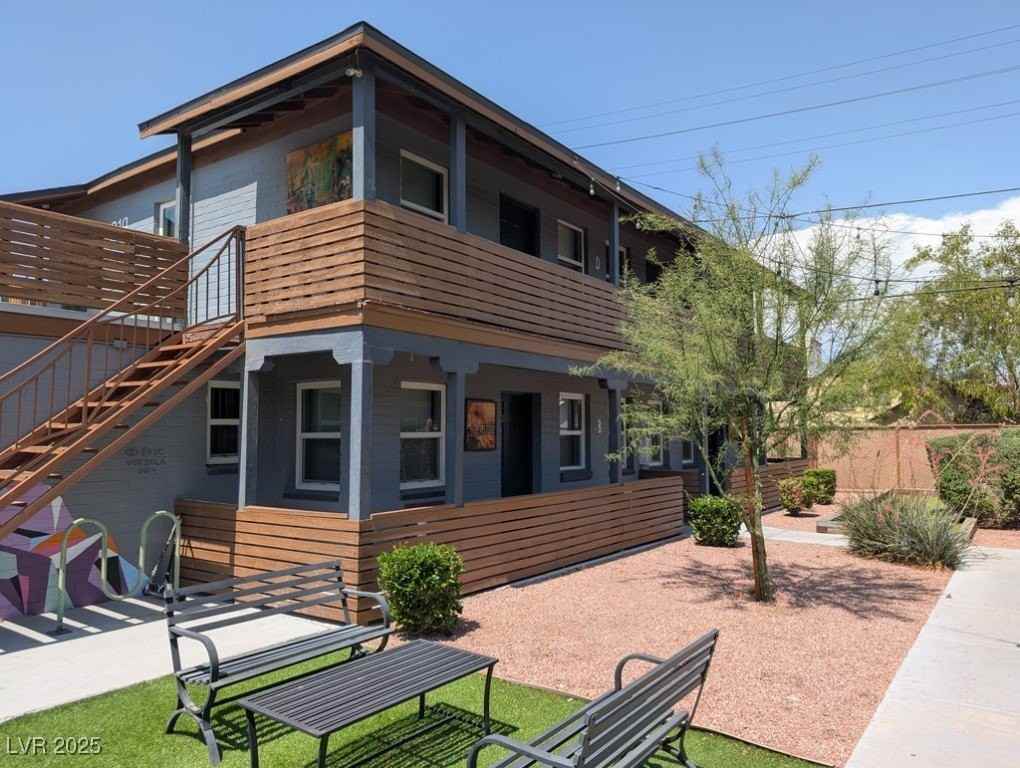 319 N 11th St #D - Photo 3 of 19