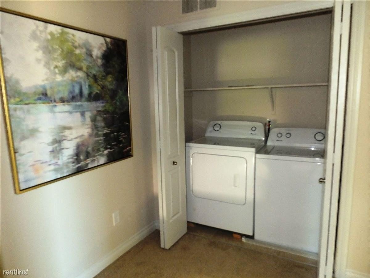 3992 Cloverlane Dr - Photo 4 of 15