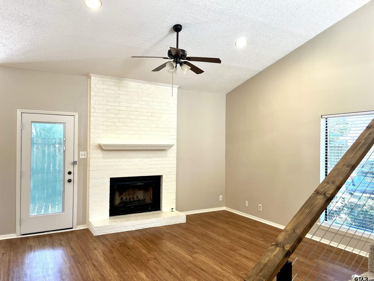 2501 Villa Ct - Photo 3 of 20