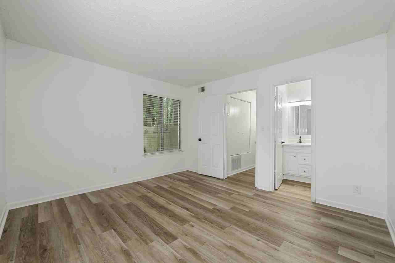 Sterling Glen Apartments - Photo 7 of 32