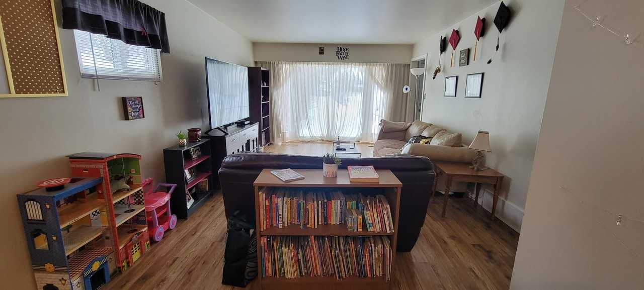 2047 Mcbride Cres #2047 - Photo 4 of 16