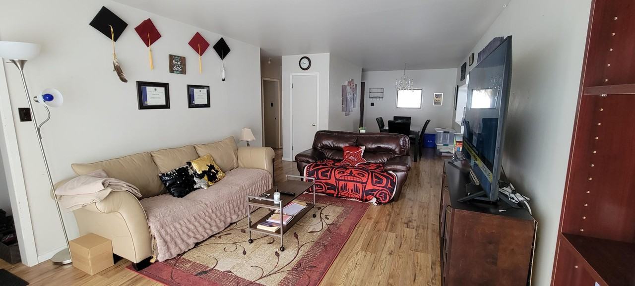 2047 Mcbride Cres #2047 - Photo 5 of 16