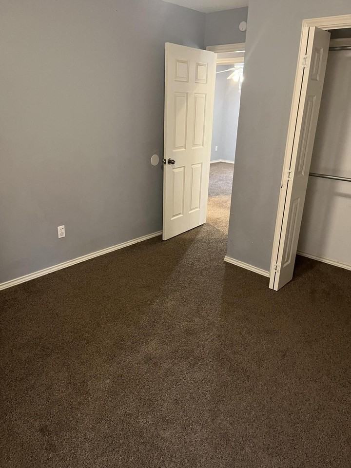 3102 110th St Unit B #B - Photo 7 of 8