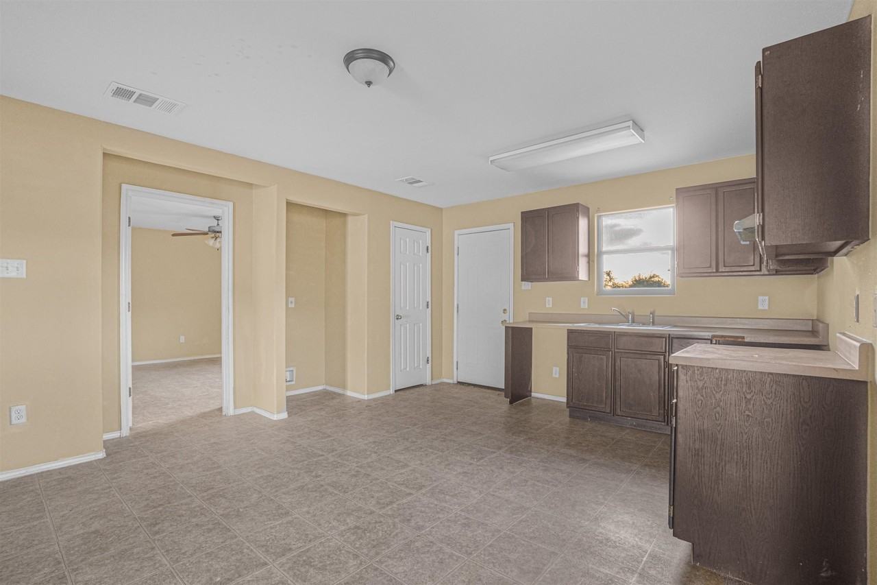 14119 Fawn Dr - Photo 6 of 24