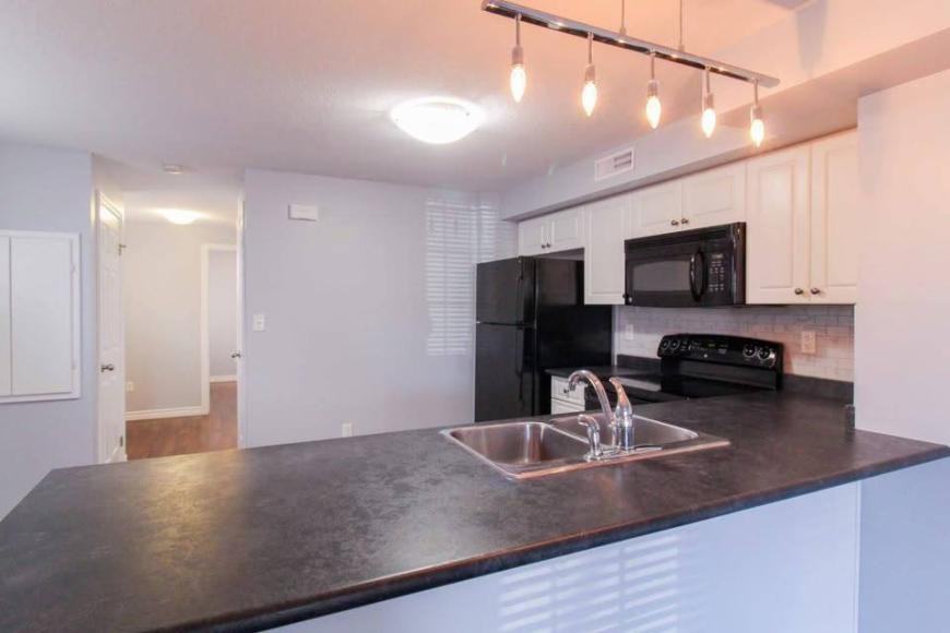 35 112-35 Mountford Dr - Photo 3 of 10