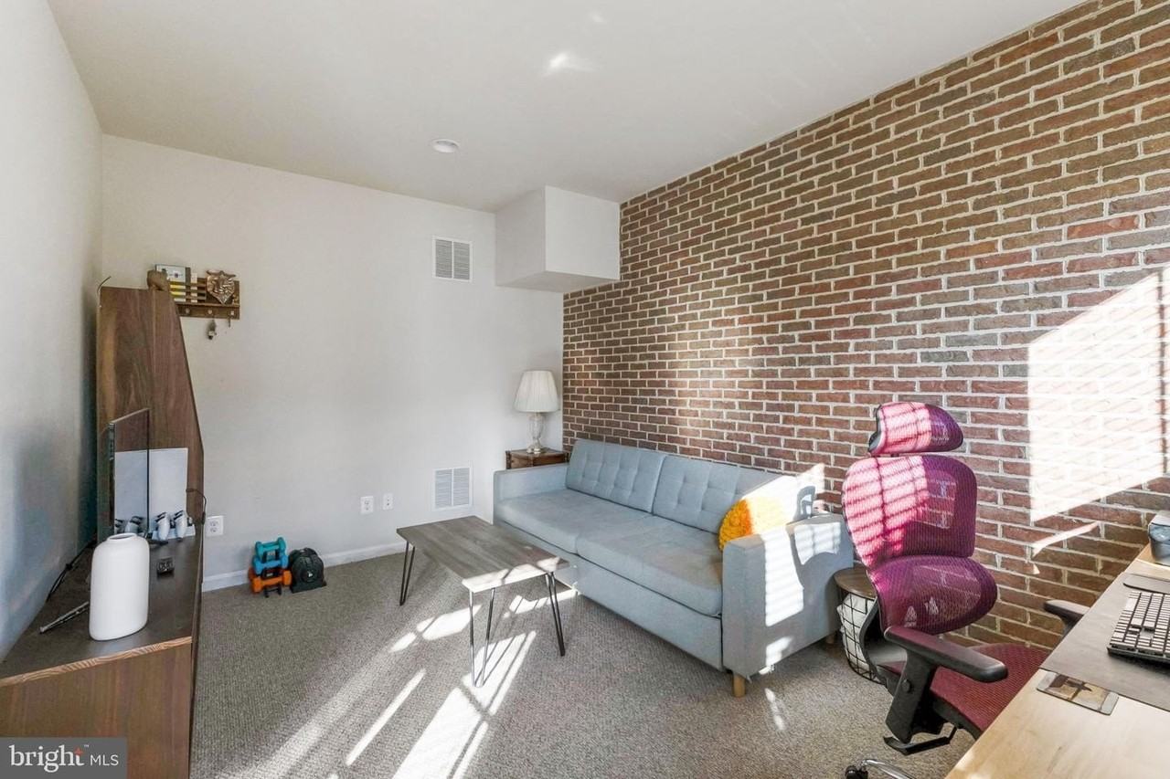 13707 Petrel St - Photo 4 of 31