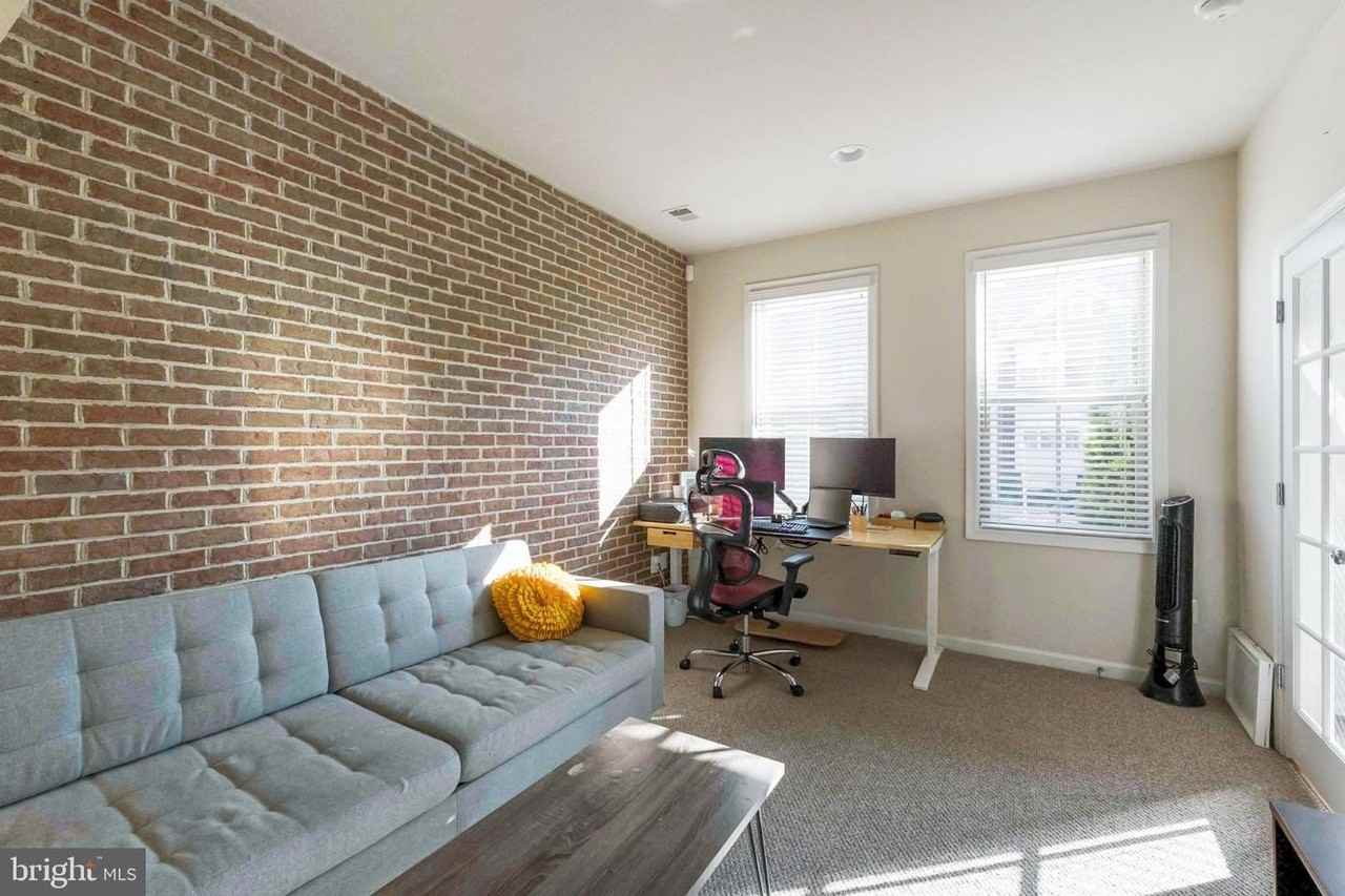 13707 Petrel St - Photo 5 of 31