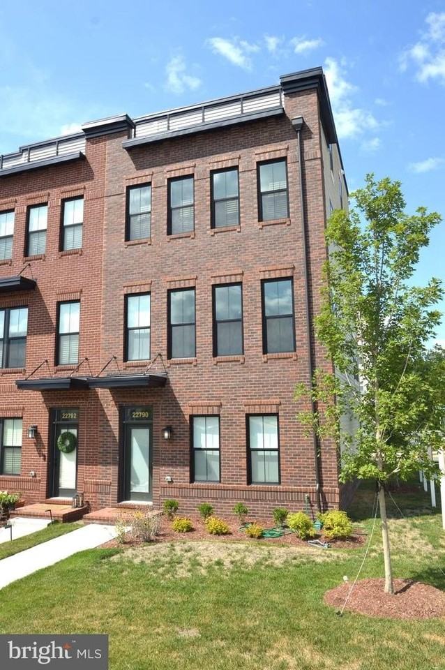 22790 Tawny Pine Sq - Photo 2 of 49