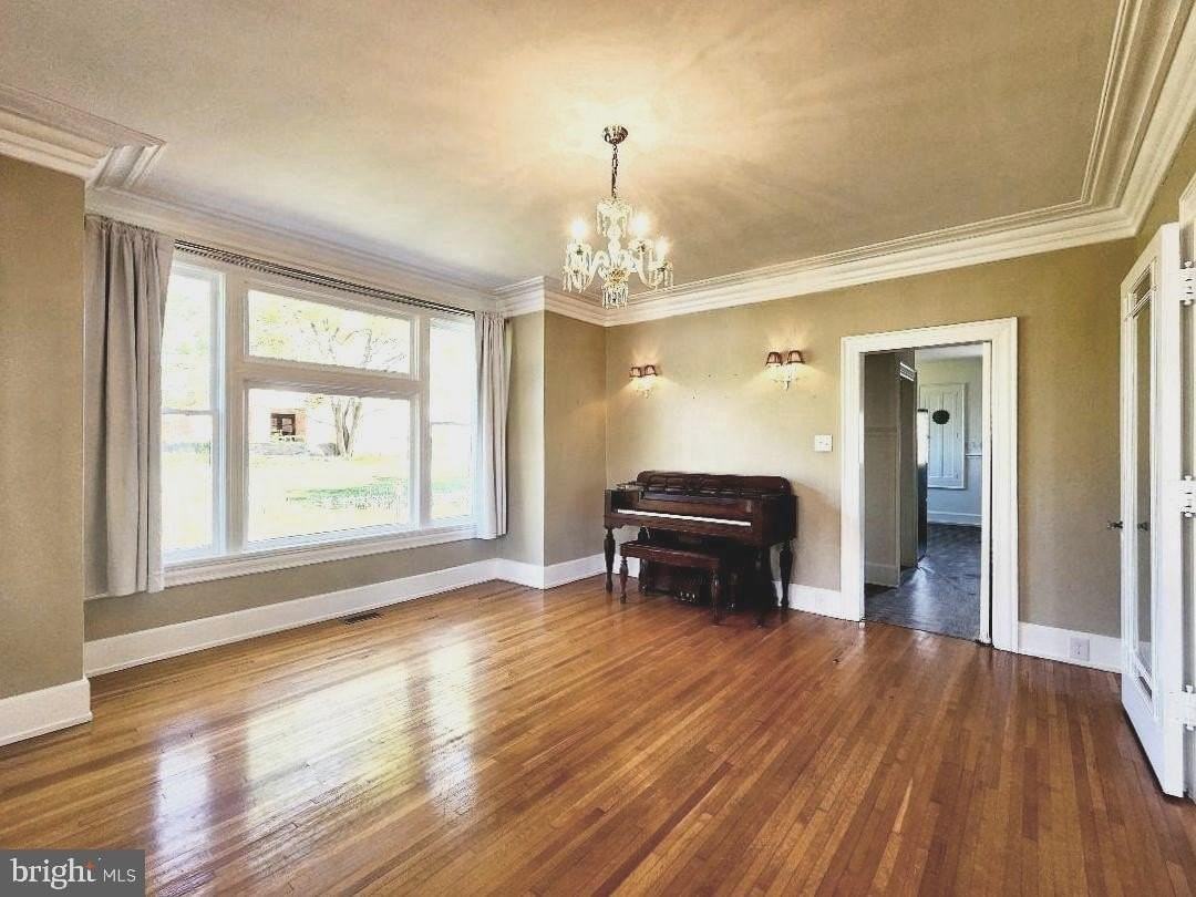 515 4th St - Photo 3 of 50